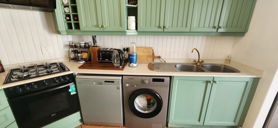 To Let 2 Bedroom Property for Rent in Harfield Village Western Cape
